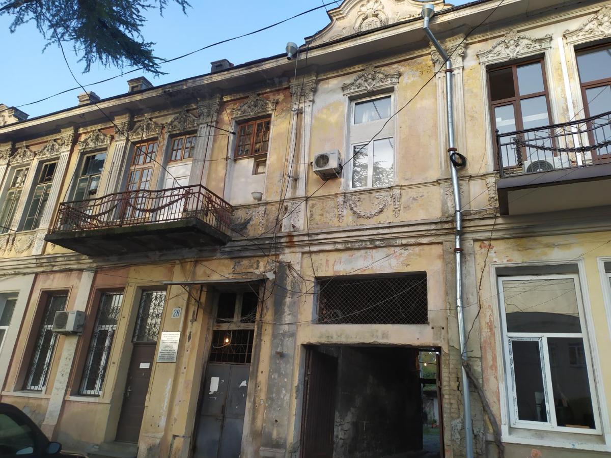 Студия В Центре Сухума Экстерьер фото